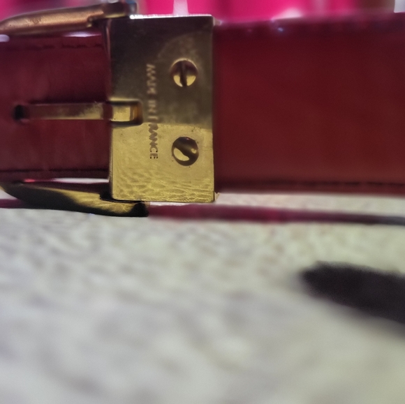 Women size small red authentic Louis vuitton belt. There's no rips. - Picture 2 of 4
